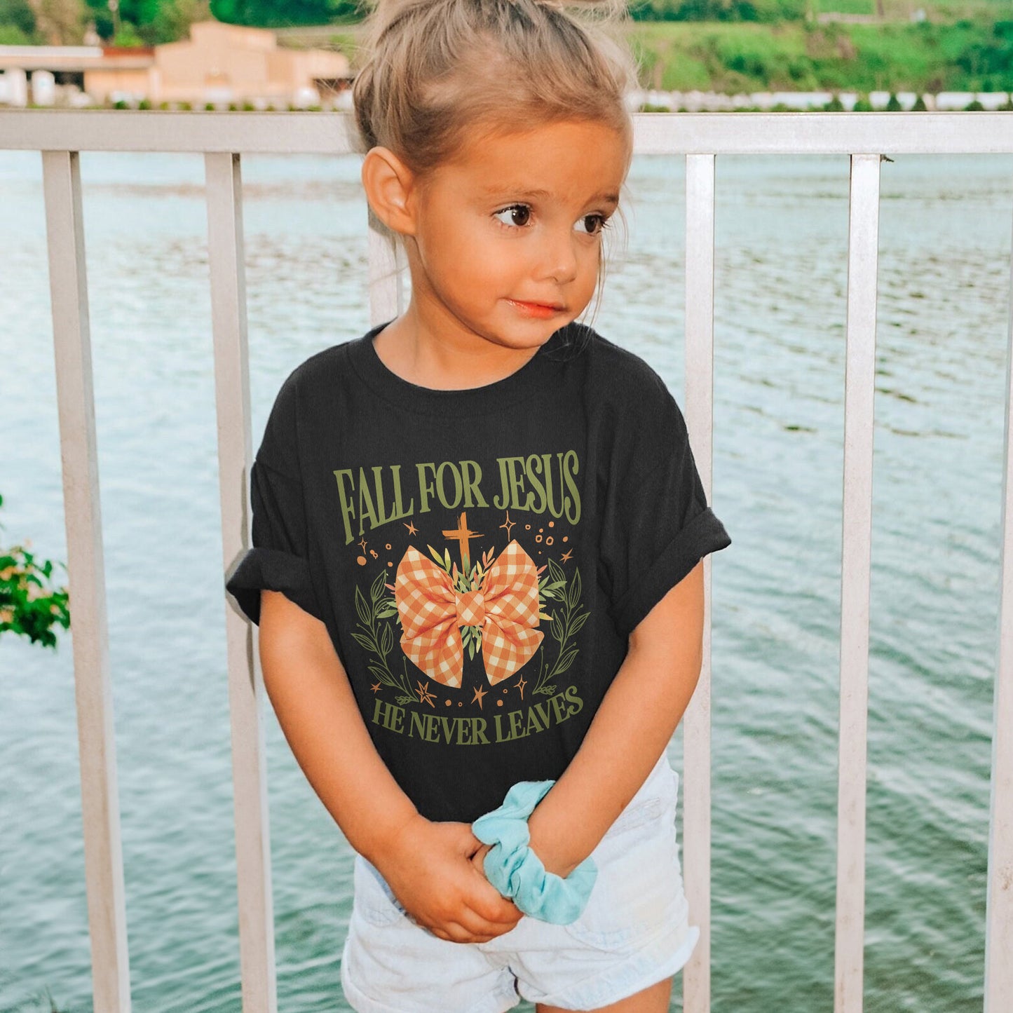 Fall For Jesus: Christian Faith, He Never Leaves Autumn Praise Youth Tshirt
