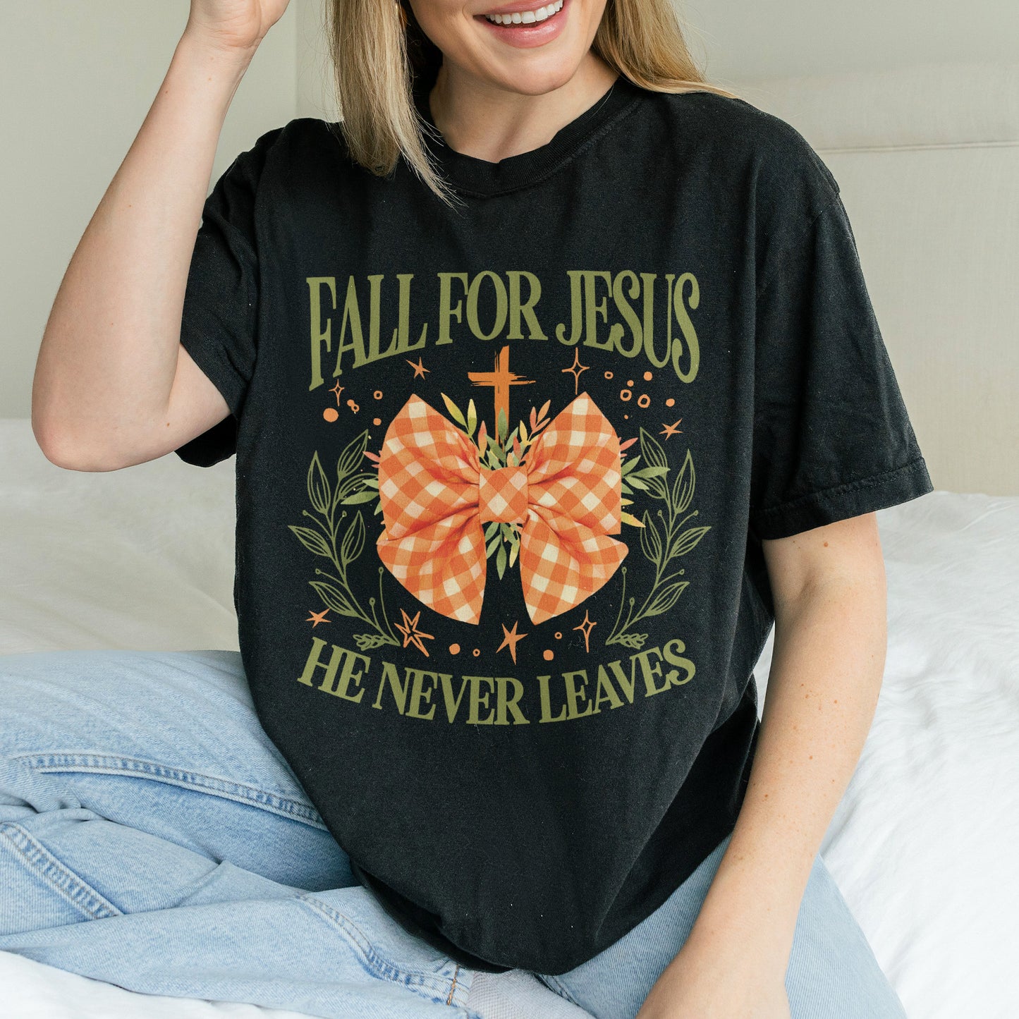 Fall For Jesus: Christian Faith, He Never Leaves Autumn Praise Tshirt