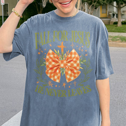 Fall For Jesus: Christian Faith, He Never Leaves Autumn Praise Tshirt