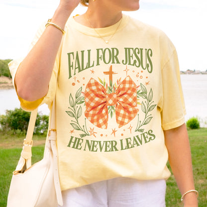 Fall For Jesus: Christian Faith, He Never Leaves Autumn Praise Tshirt