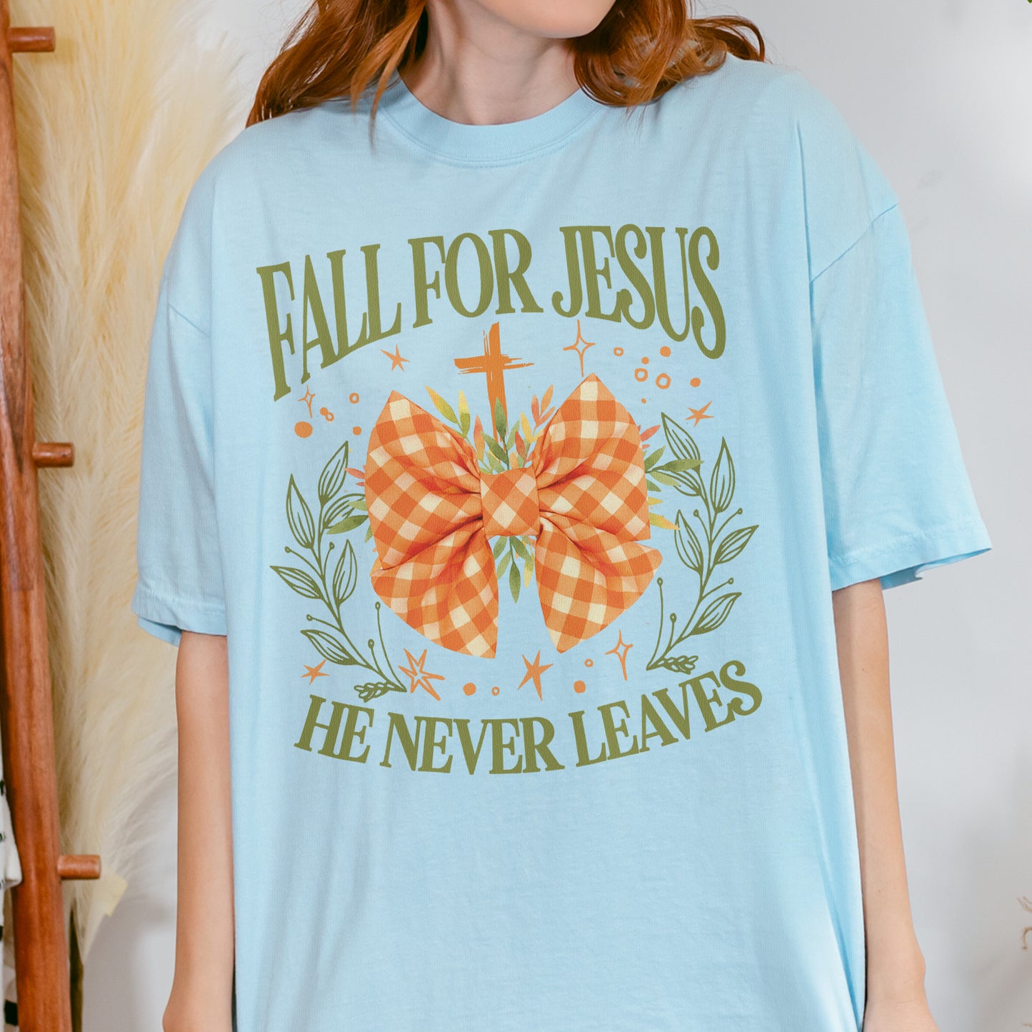 Fall For Jesus: Christian Faith, He Never Leaves Autumn Praise Tshirt