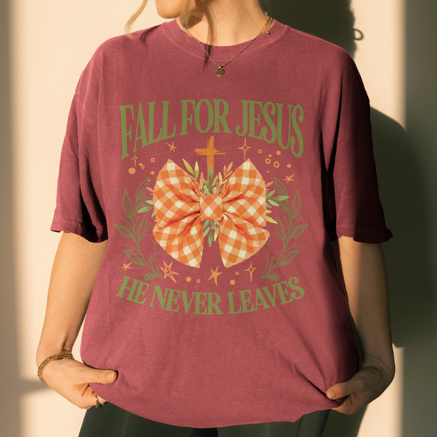 Fall For Jesus: Christian Faith, He Never Leaves Autumn Praise Tshirt