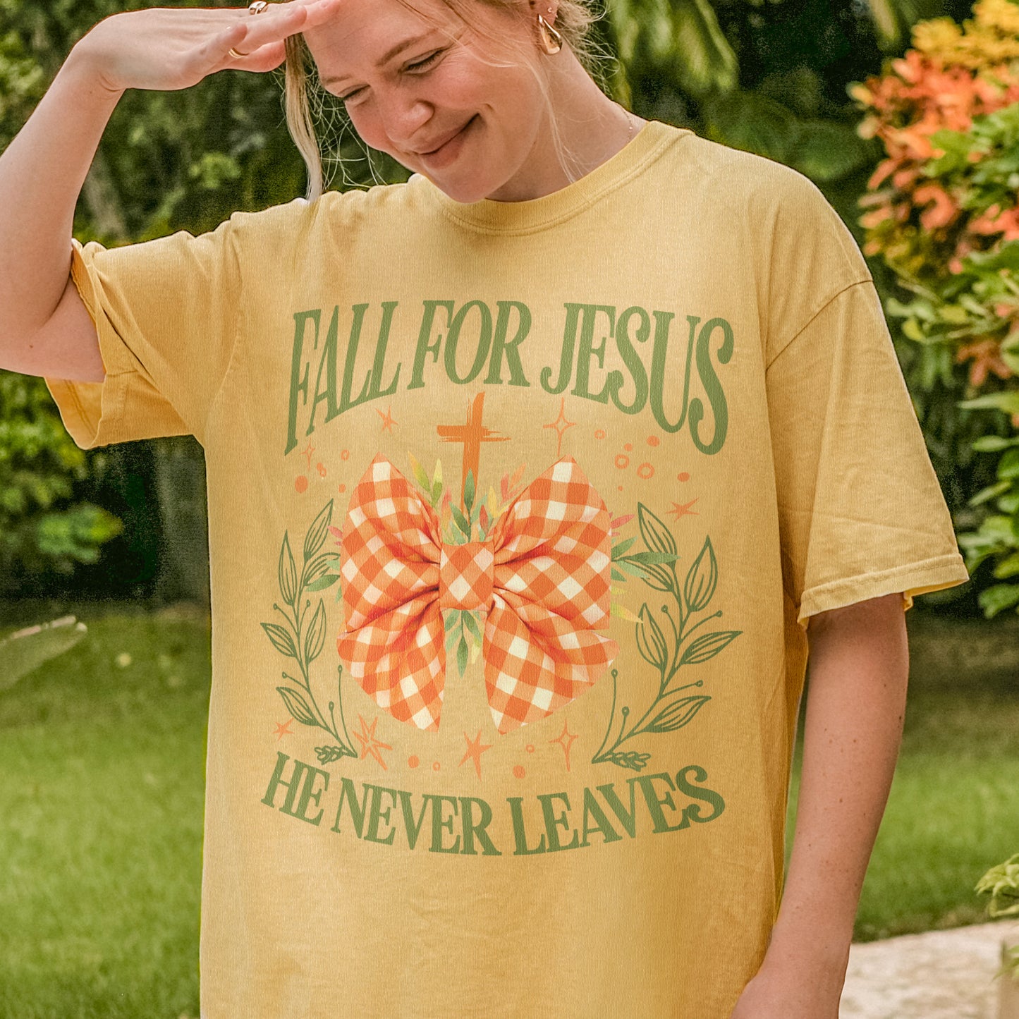 Fall For Jesus: Christian Faith, He Never Leaves Autumn Praise Tshirt