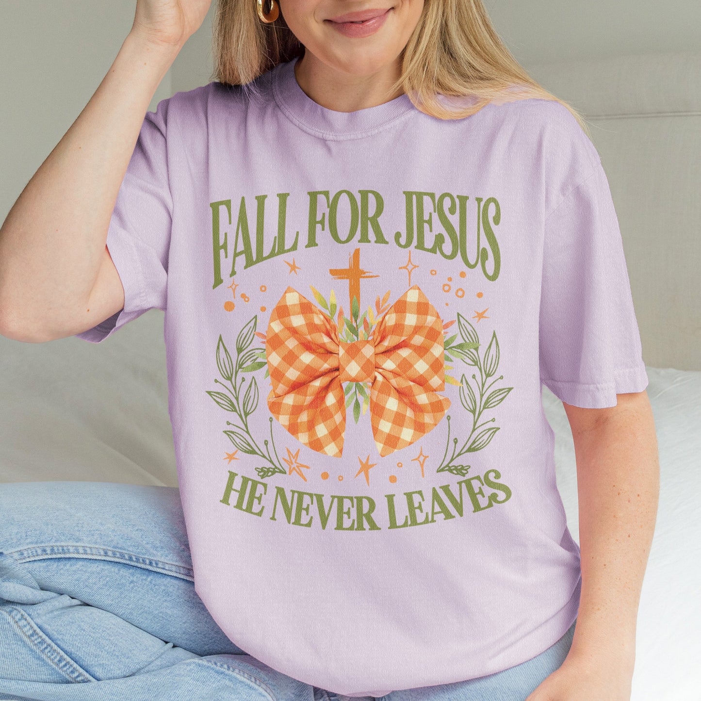Fall For Jesus: Christian Faith, He Never Leaves Autumn Praise Tshirt