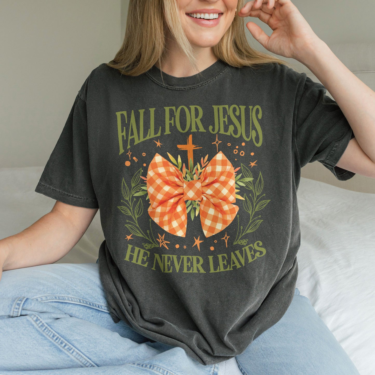 Fall For Jesus: Christian Faith, He Never Leaves Autumn Praise Tshirt