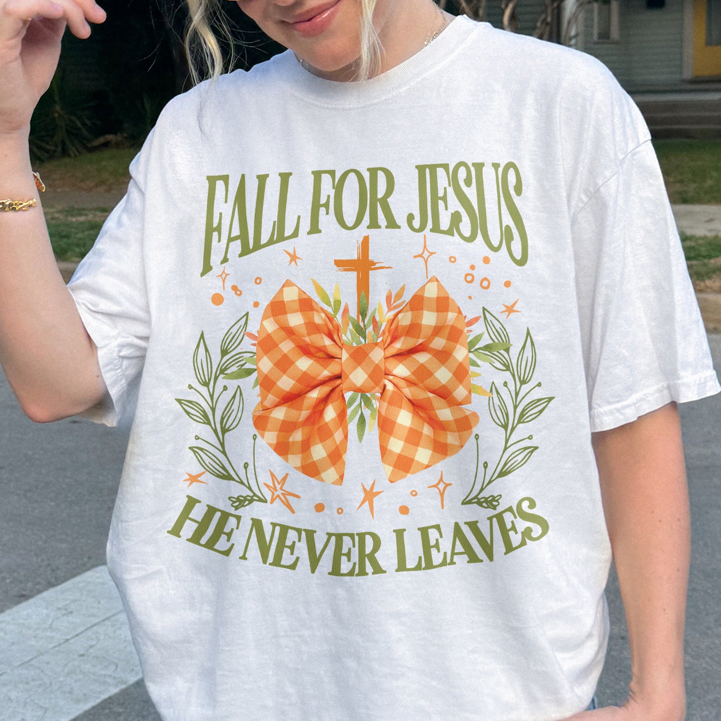 Fall For Jesus: Christian Faith, He Never Leaves Autumn Praise Tshirt