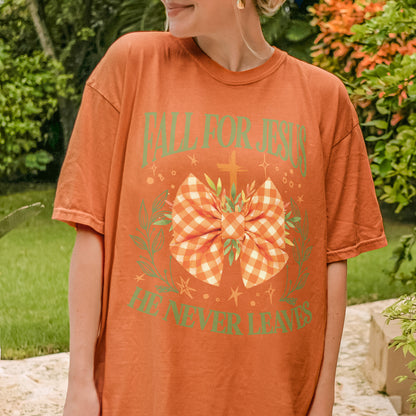 Fall For Jesus: Christian Faith, He Never Leaves Autumn Praise Tshirt
